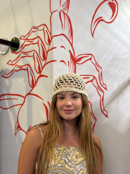 Touca de Crochê Off White com Pérolas