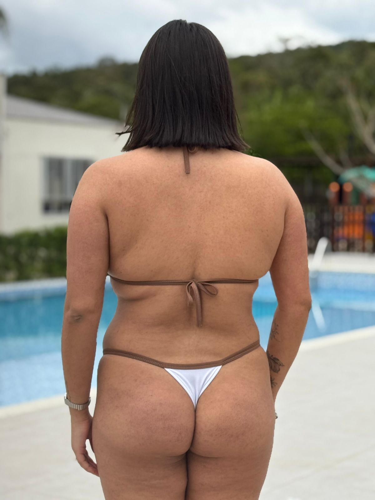 Biquíni Cortininha Branco com detalhes Marrom