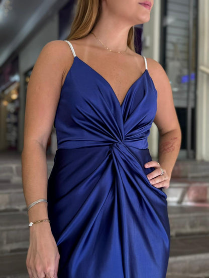 Vestido de Cetim com Detalhes na Alça