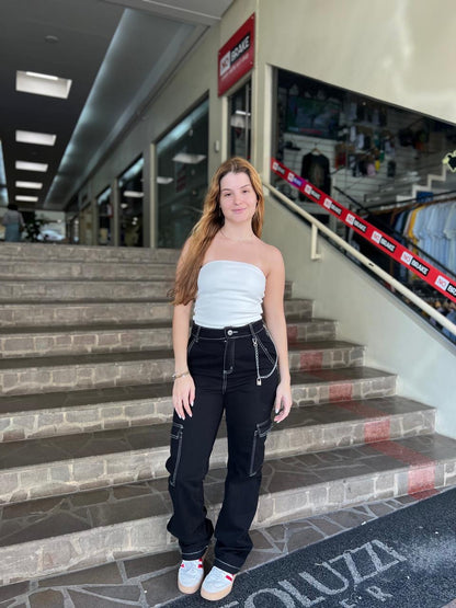 Calça jeans preta com costura branca